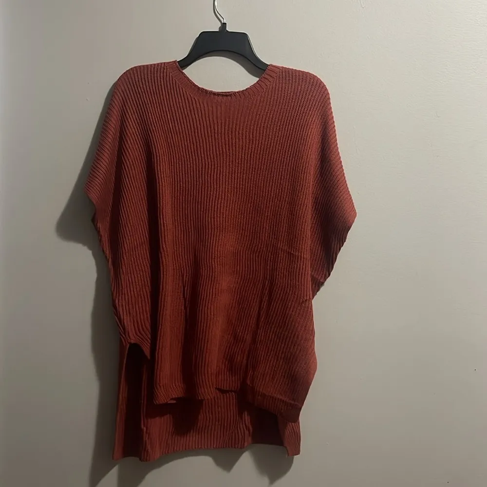Rust color short sleeve sweater high low slit sides - Image 5