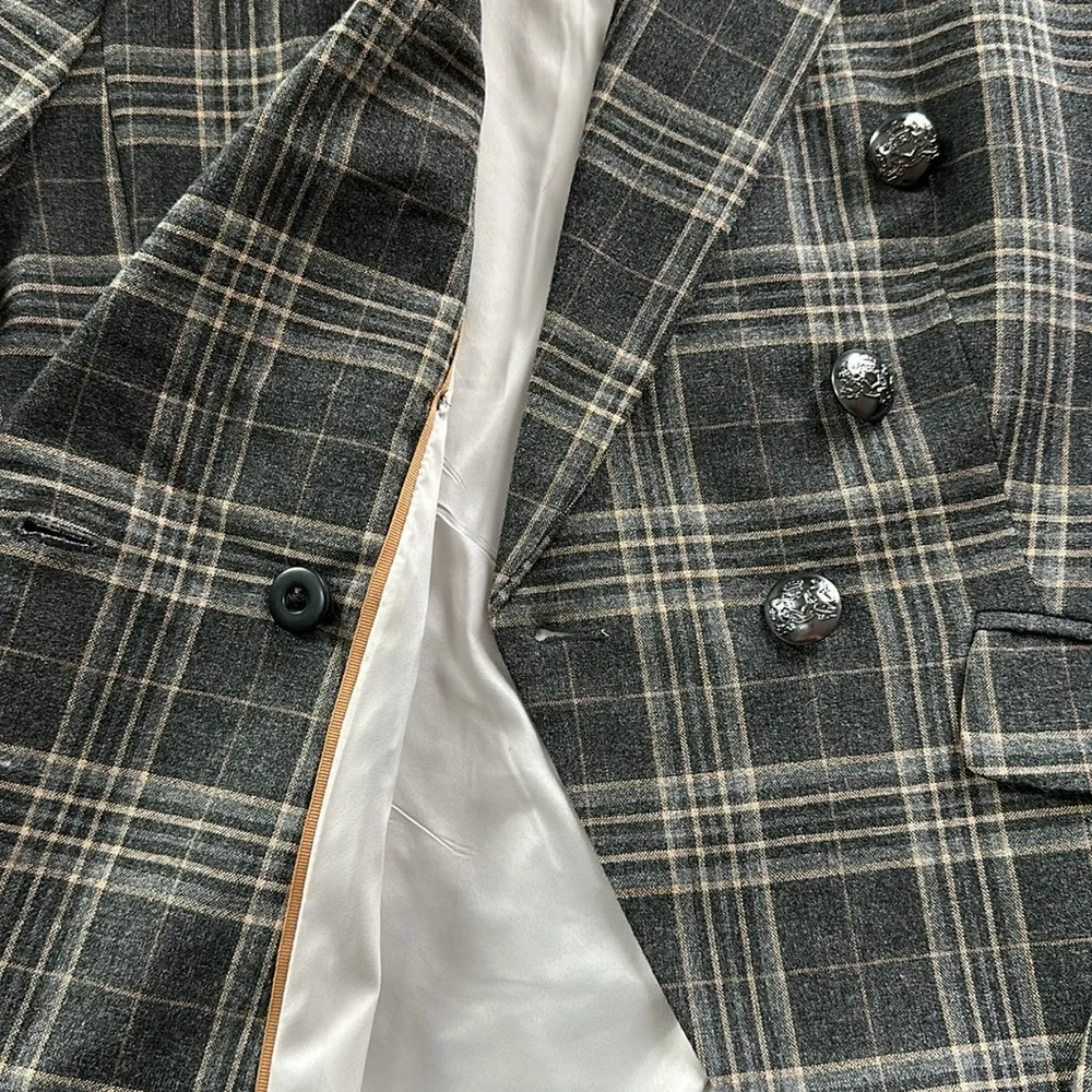 Banana Republic Double-Breasted Blazer - Image 8