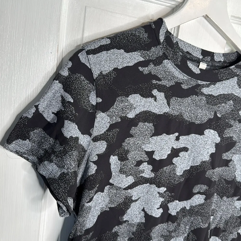 Lululemon All Yours Short Sleeve Black Camo Camouflage Training Top W1021 Sz 4 - Image 7