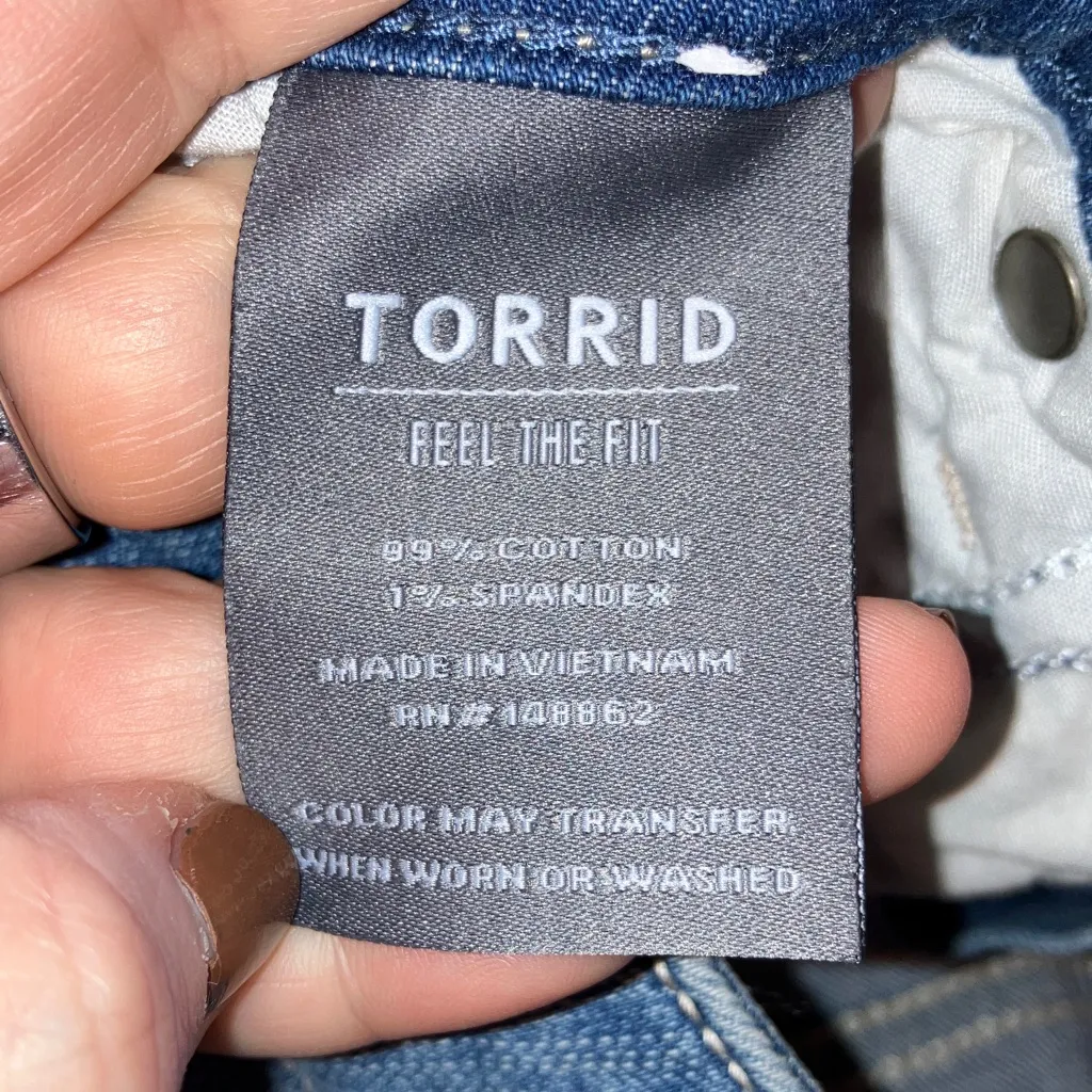 Torrid 5 Inch Vintage Stretch Mid-Rise Short, size 12 - Image 4