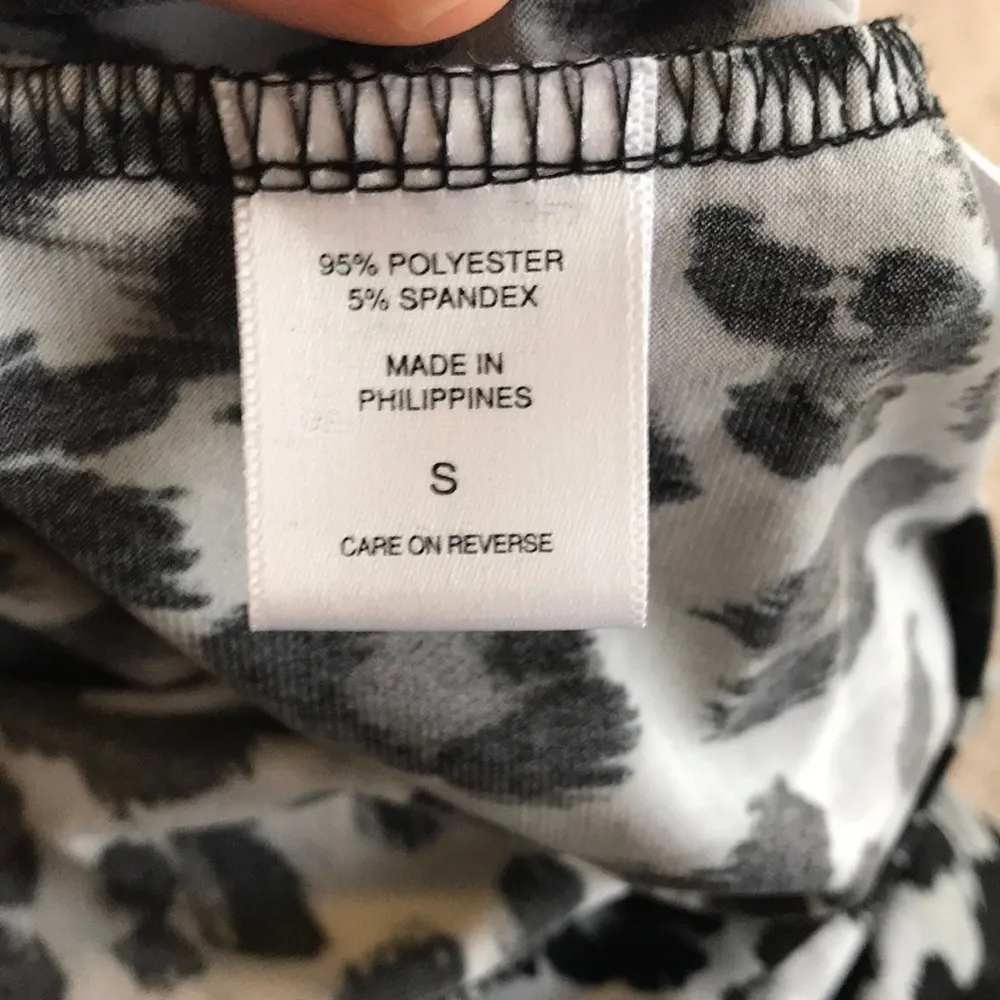 Ny&co stretch cheetah capsleeve blouse - Image 4