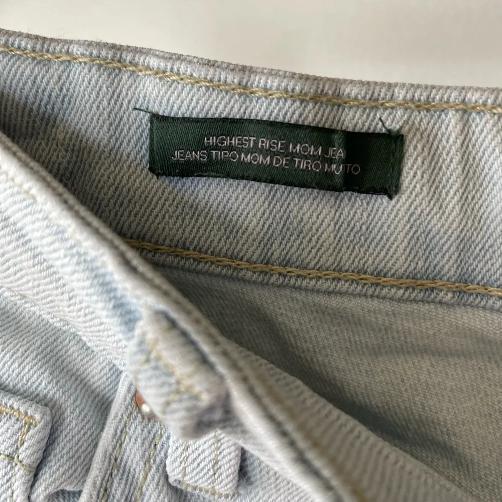 Wild Fable Light Wash Distressed Highest Rise Mom Straight Leg Jeans Size 10 - Image 4