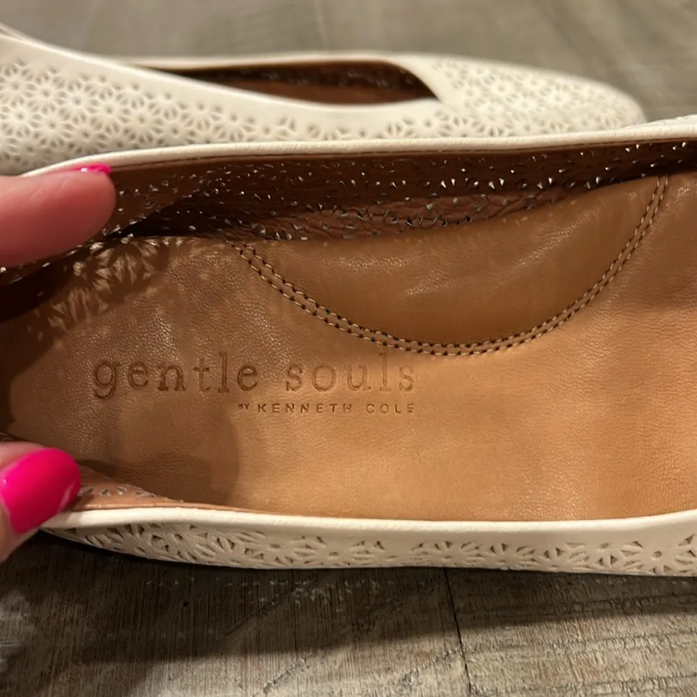 GENTLE SOULS by Kenneth Cole NWOB - Image 4