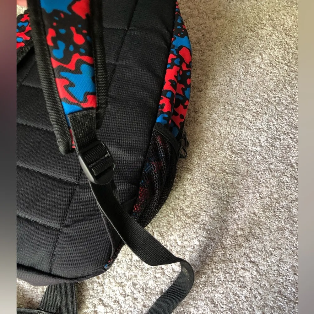 Adidas camo Backpack padded straps adjustable mesh pockets zip pockets 15”x12” - Image 4