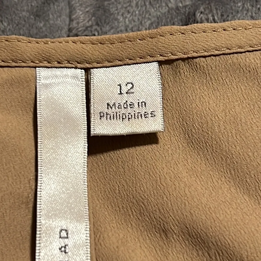 Lauren Conrad sz 12 v-neck midi dress tan black lace handkerchief hem night out - Image 5