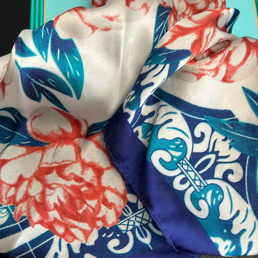 Piper K | Floral Scarf w/ Brooch - Image 4