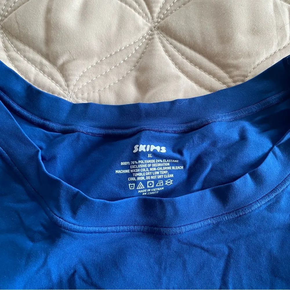 Skims fits everybody shirt - Image 3