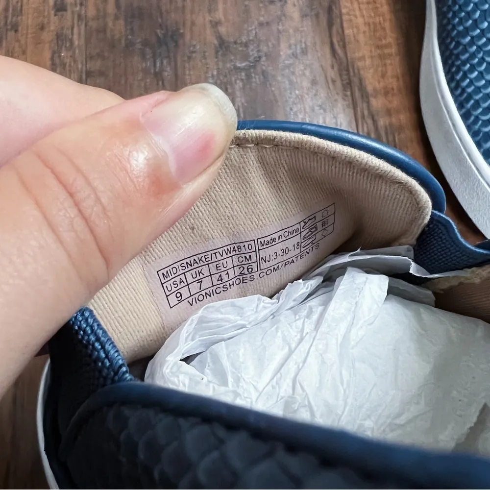 Vionic • Midi Snake Slip-on Sneaker reptile leather blue - Image 7