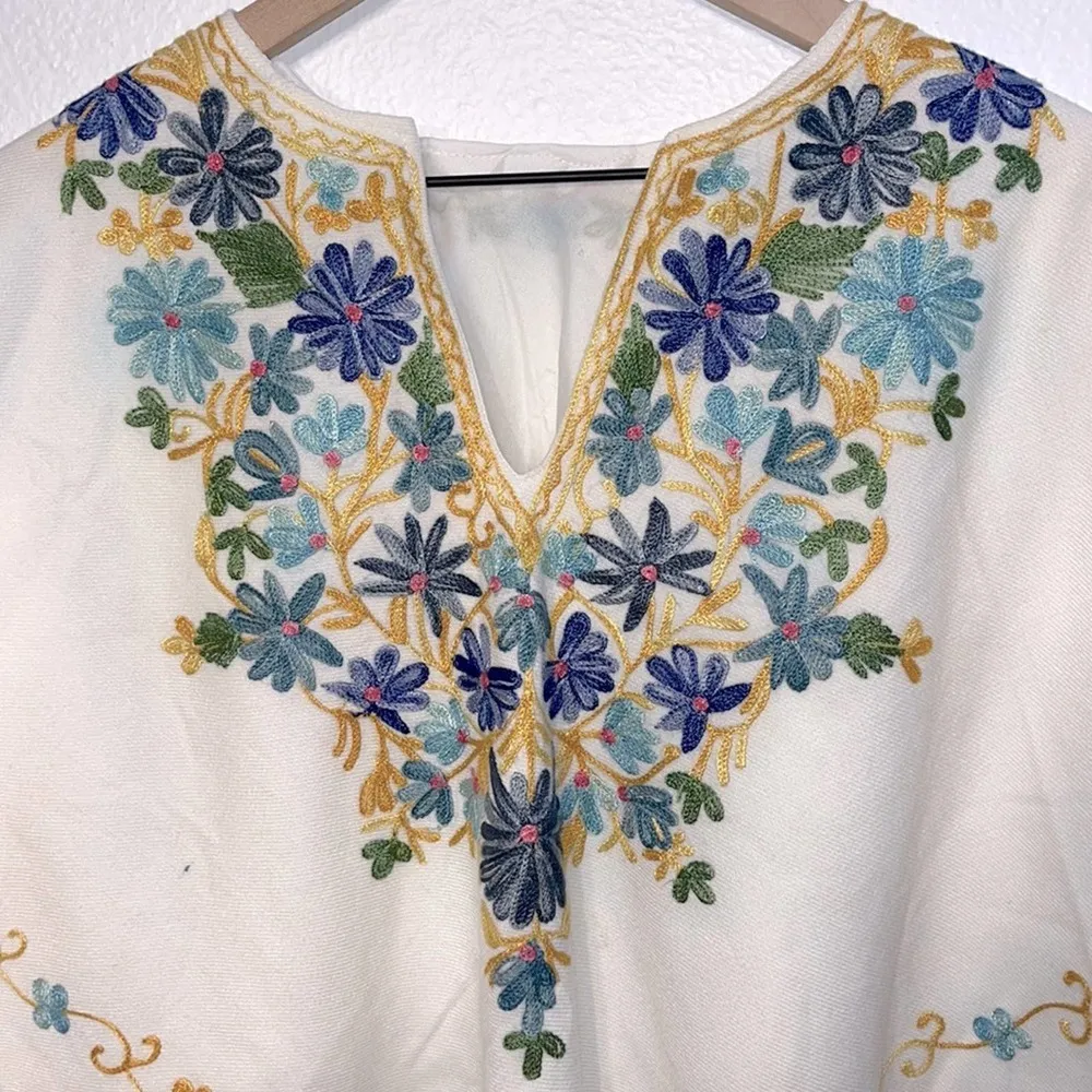 70s Vintage Floral Shawl Wrap Fringe White Blue Flower Power Hand Embroidered Size XXL - Image 2