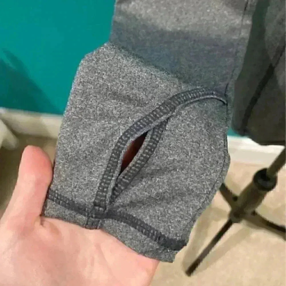 Athleta grey northern lights long sleeve top in size medium - Image 4