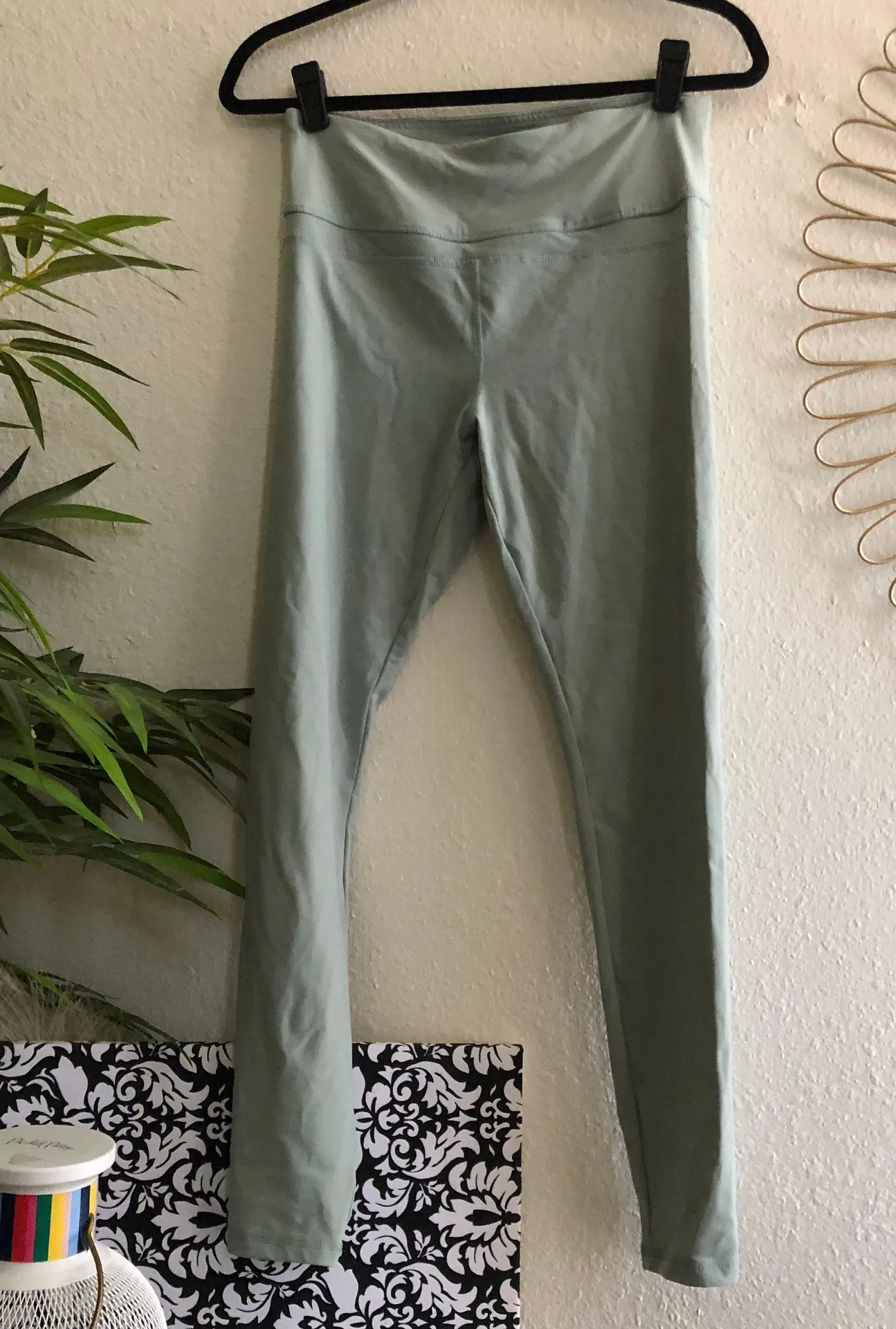 Forever 21 green leggings - Image 2