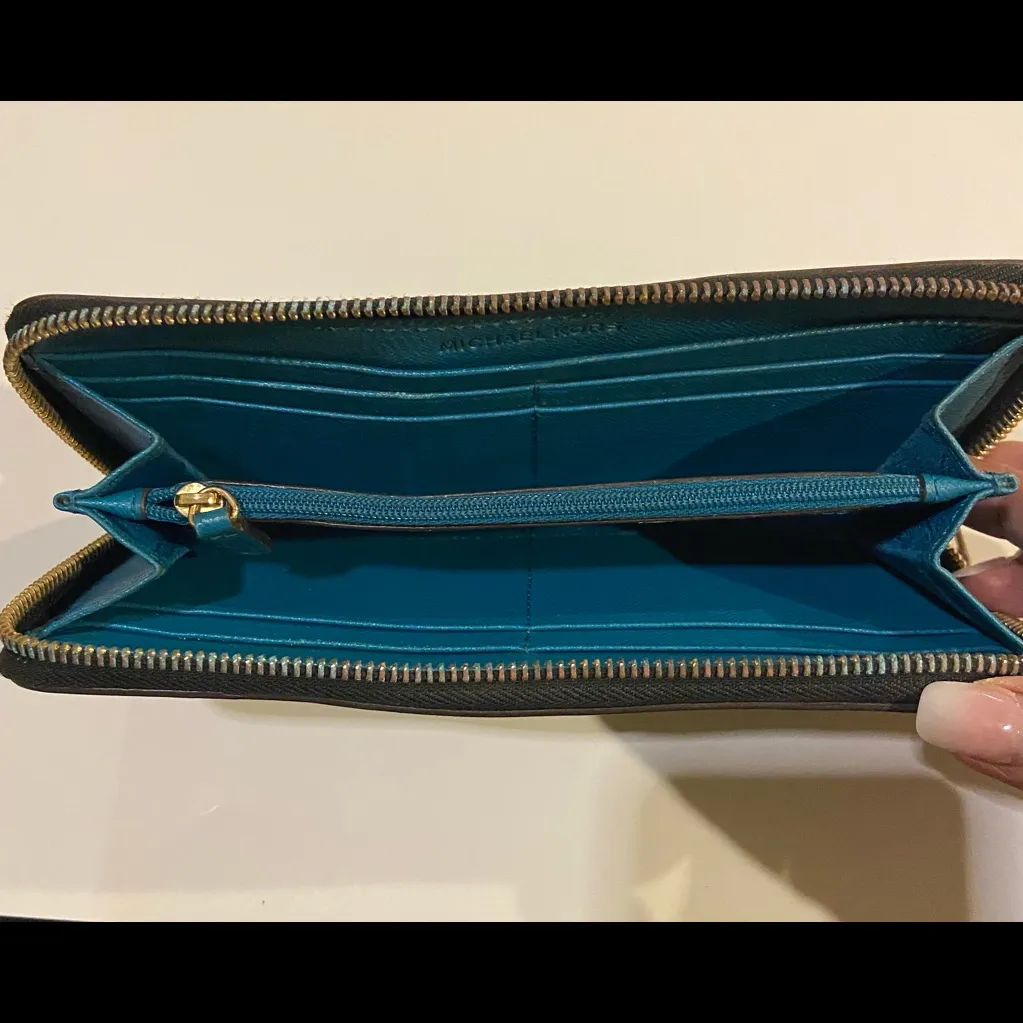 Michael Kors Black Leather Zip Wallet - Image 3