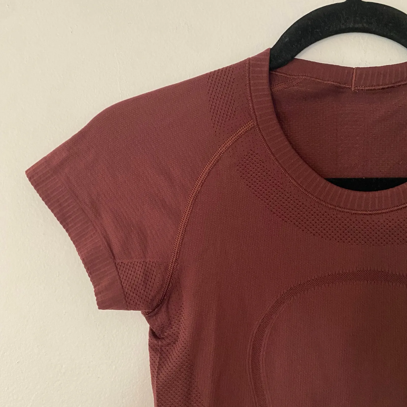 Lululemon Maroon Purple Swiftly Tech Short Sleeve Shirt Athleisure Women size 4 - Image 3