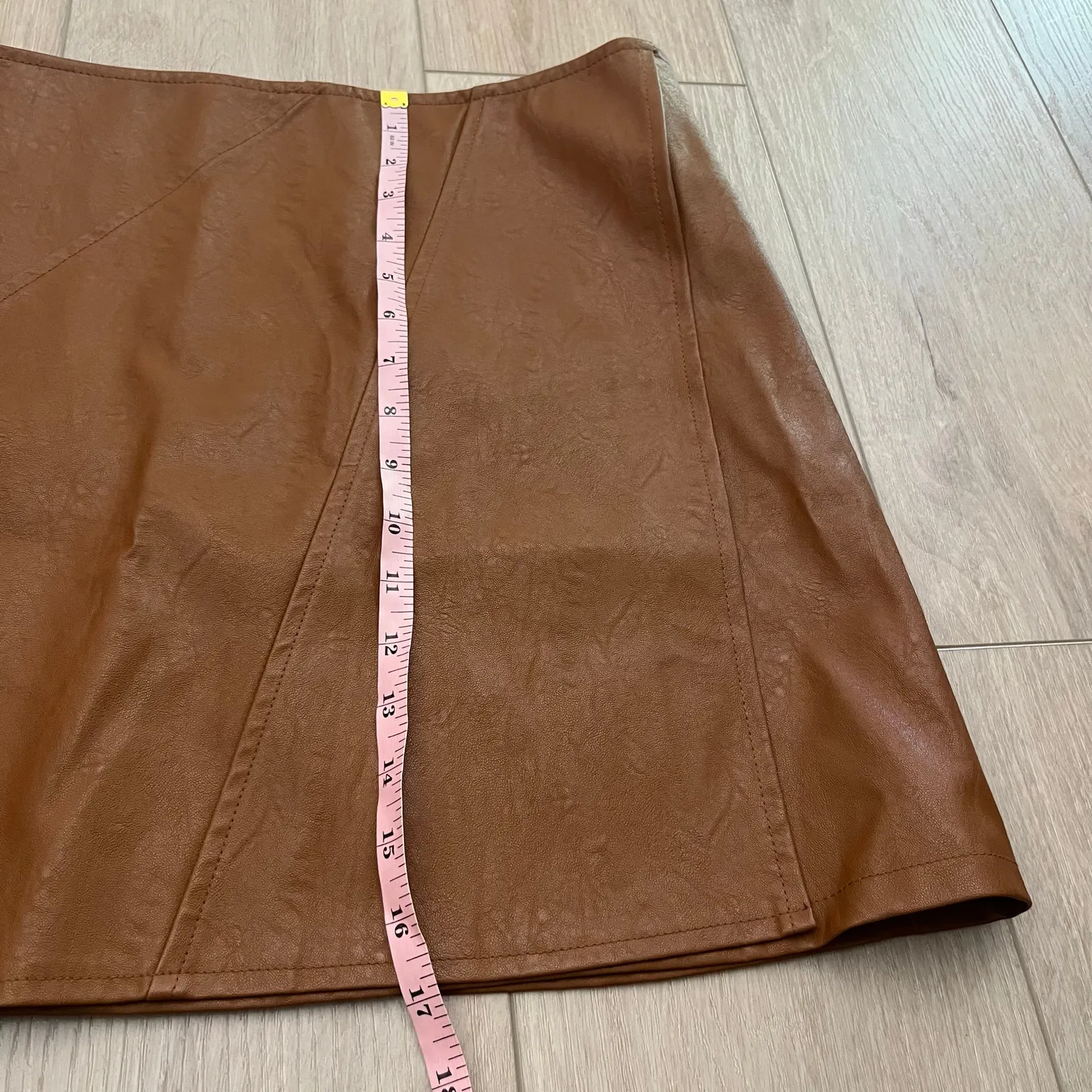 Everyday Chic Women’s Camel Mini Skirt Sz Large Brown - Image 6