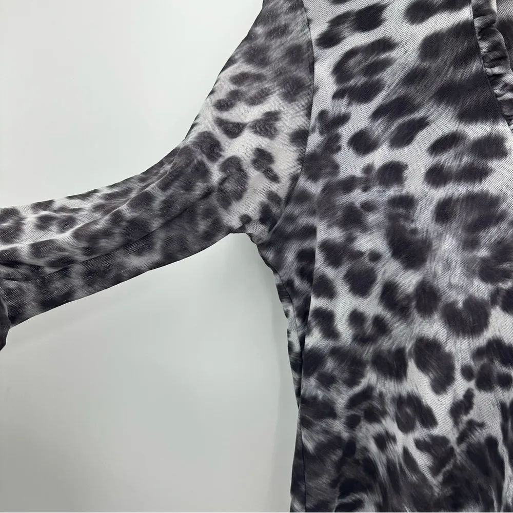 Vintage Y2K Leopard Sheer Shirt Size Medium V Neck Early 2000s - Image 4