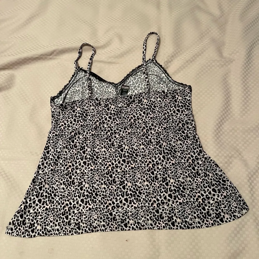 Rene Rofe Sleepwear leopard camisole black & white with hints of pink. Size XL​ - Image 6