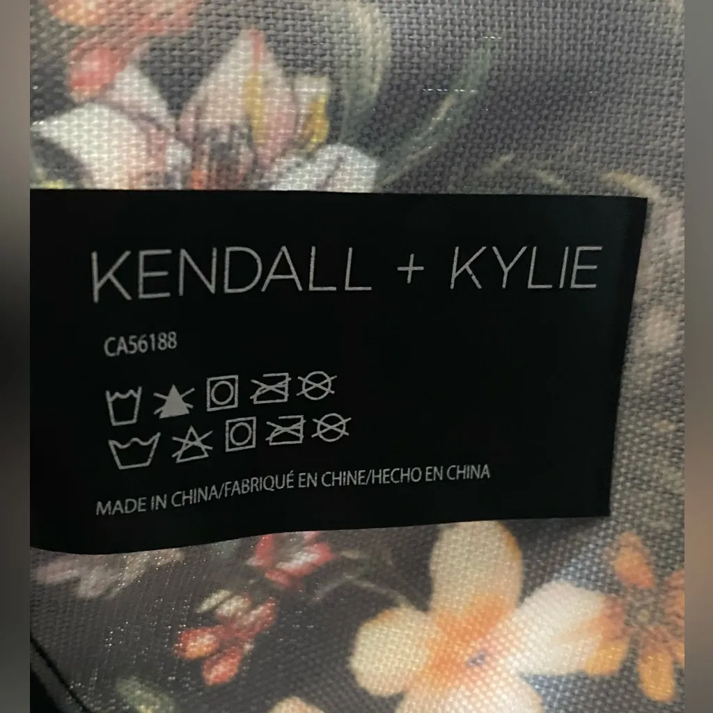 Kendall & Kylie LA Studio 90012 Mini Backpack Bag Floral  Print - Image 11