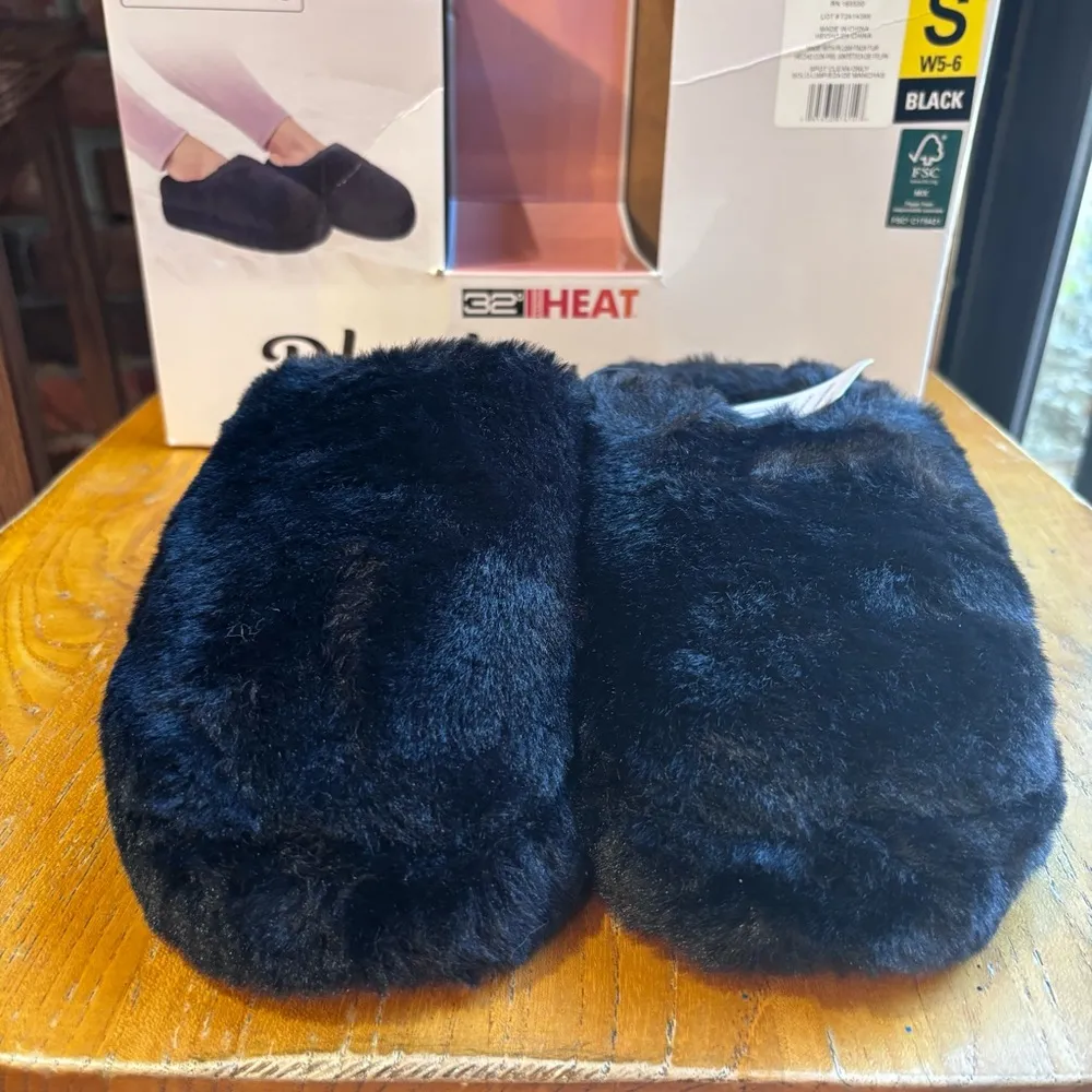 32 Degrees womens plush memory foam slip on slippers black S - Image 5