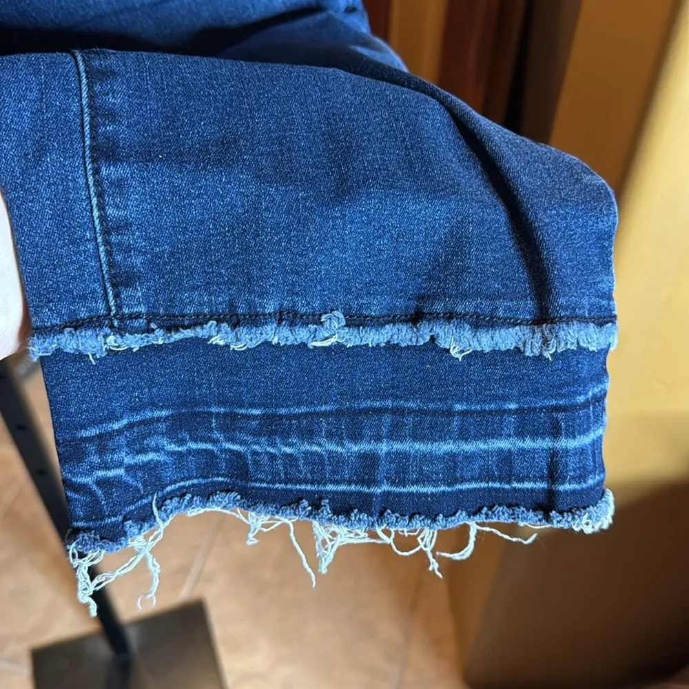 BloomChic High Rise Distressed Blue Cropped Double Raw Hem Jeans Size 18 - Image 4