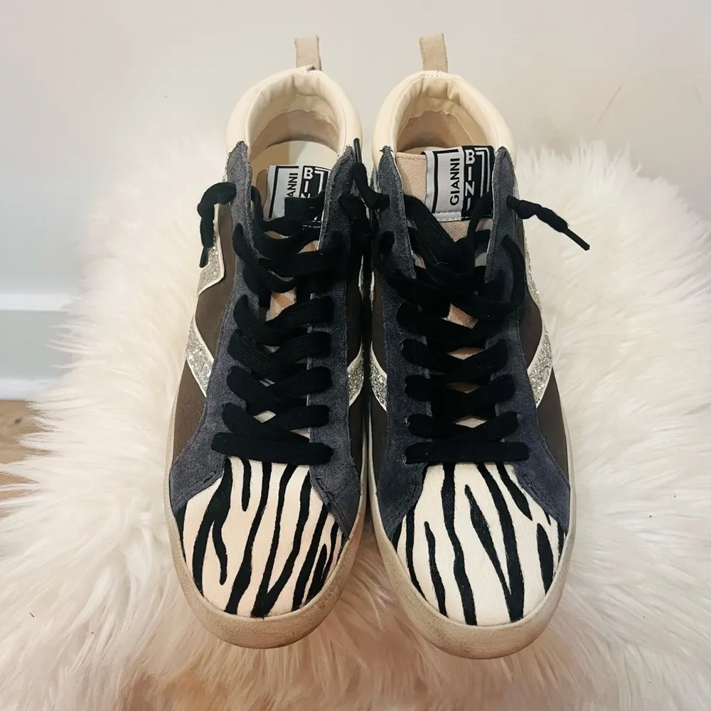 Gianni Bini Womens Elleinaa High Top Leather Sneakers zebra stripe size … - Image 5