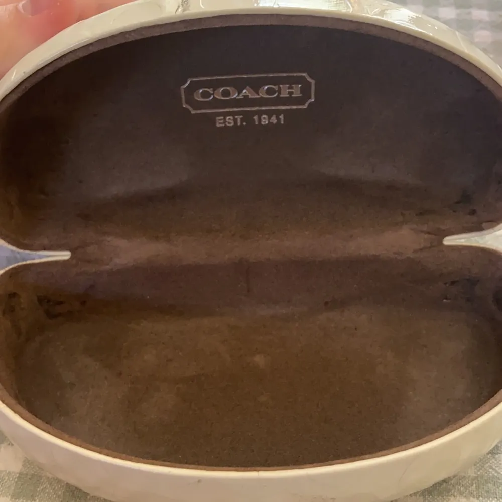 sunglasses with case - Image 9