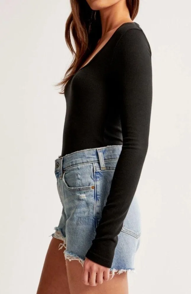 4” Denim Mom Short Distressed New with tags size 31 - Image 2