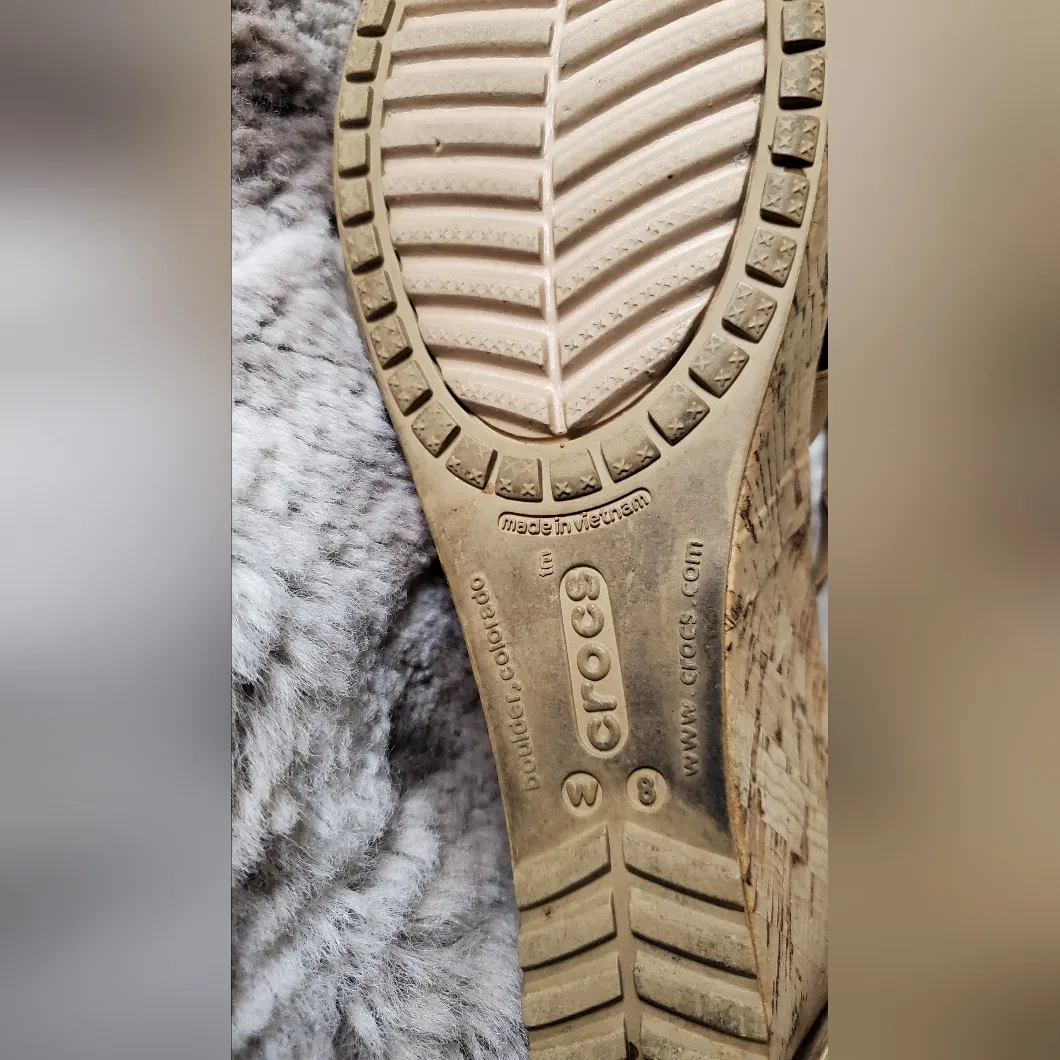 CROCS Aleigh Leather Wedge Sandal Women’s Size:8 - Image 9