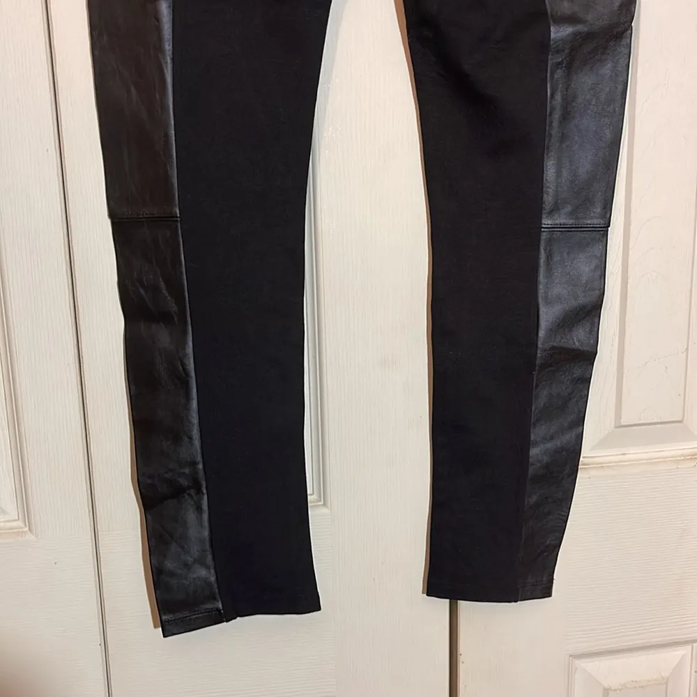 Philosophy Black Leggings Faux Leather Side Panels Small 29 Waist 27 Inseam - Image 10