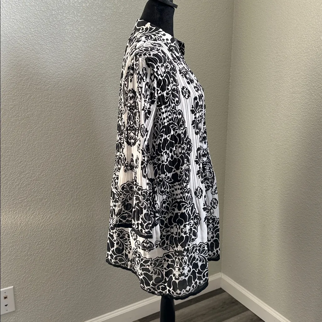 Alfani Black and White Patterned Women's Long Blouse - Image 7
