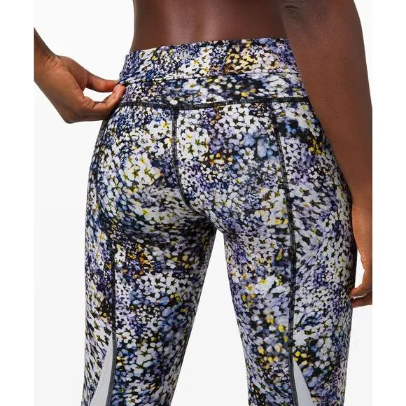 Lululemon‎ Wunder Under Crop  Scallop Full-On Luxtreme 23"
Floral Size 6 - Image 5