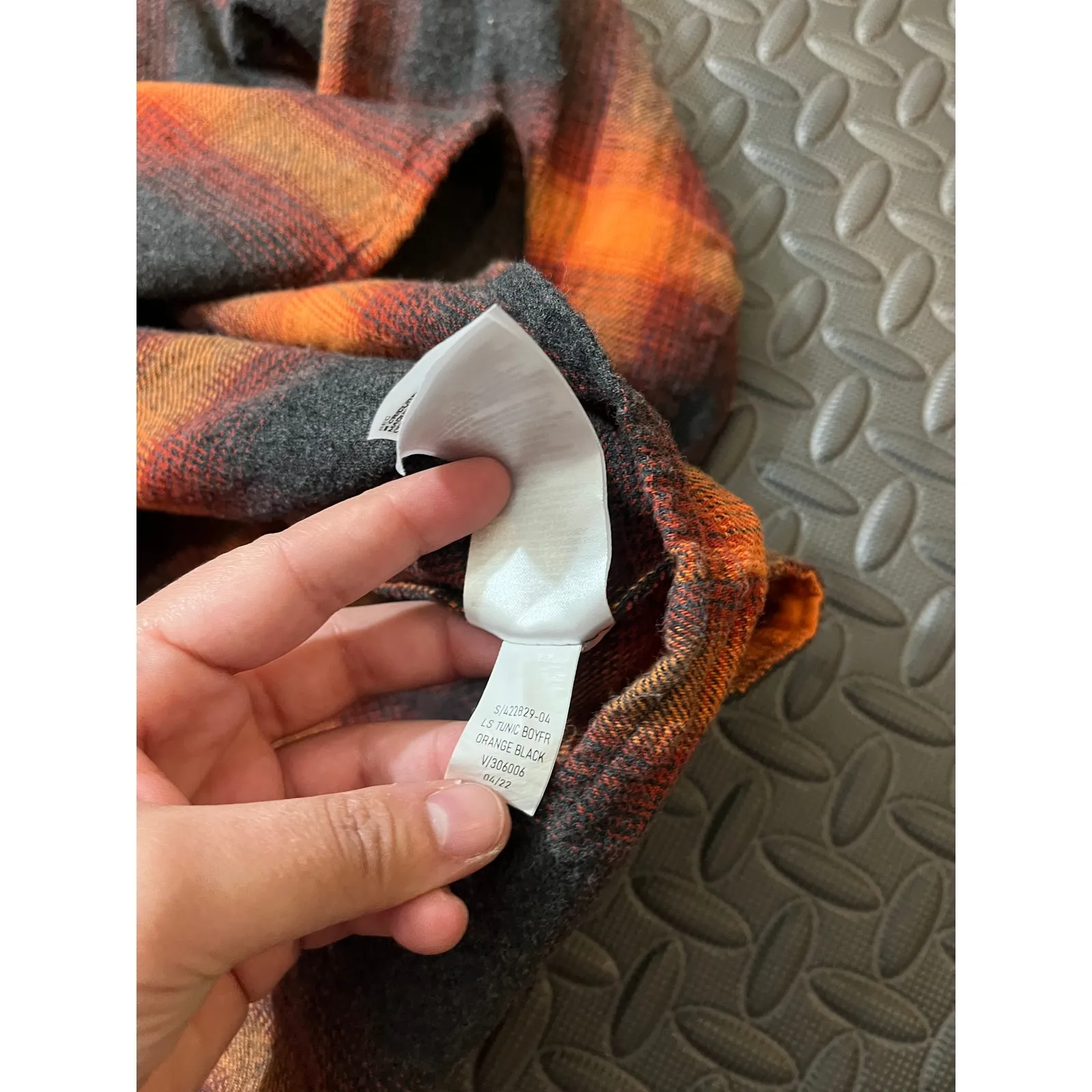 Old Navy‎ Womens XL Boyfriend Shirt Flannel Evermore Taylor Swift Style Plaid - Image 4