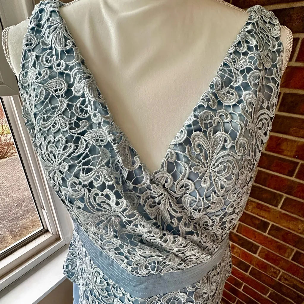 Adrianna Papell Elegant Light Blue Lace Sleeveless Dress Scalloped Ruffle Skirt - Image 3