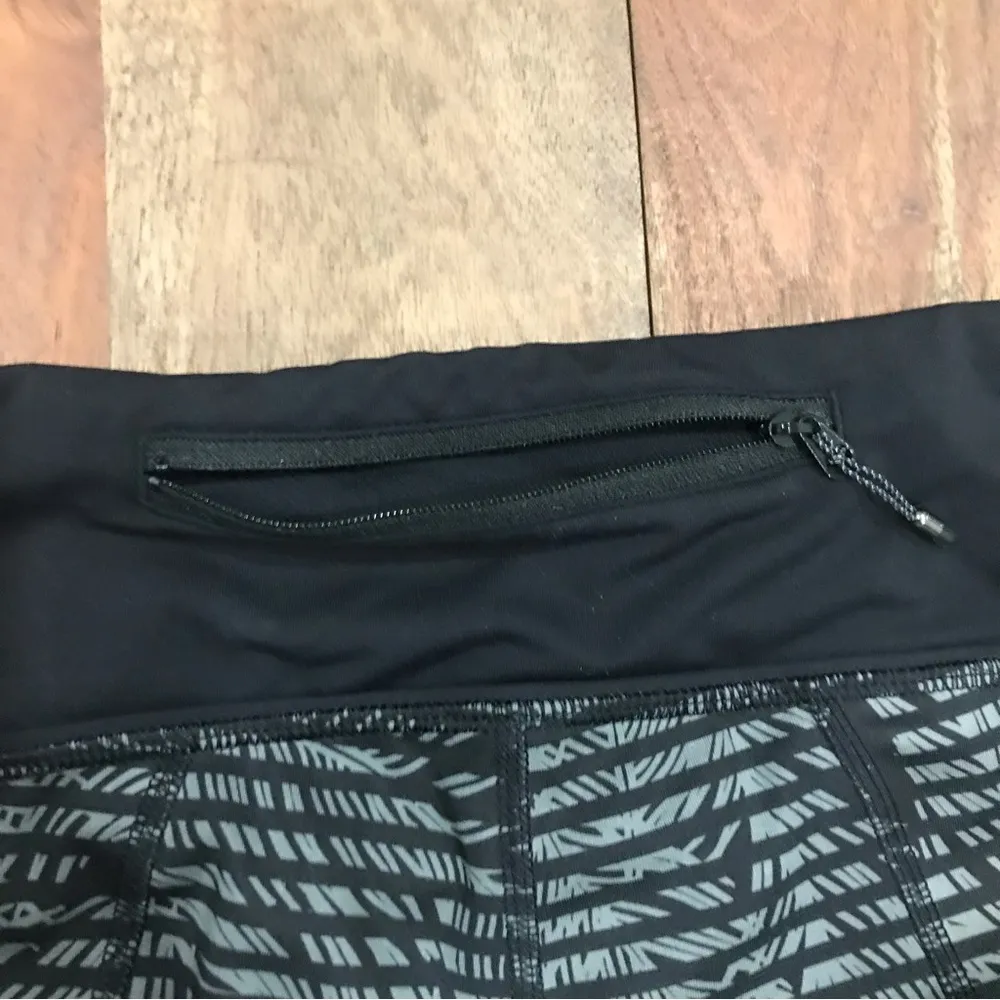 Lululemon Pace Rival Crop *Full-On Luxtreme
Stripe Play Slate Black / Black - Image 11