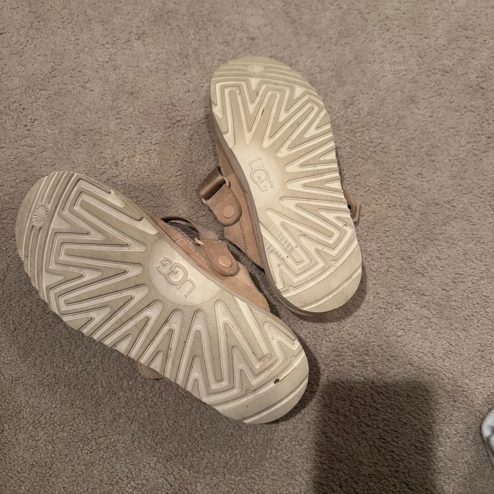 UGG  Slippers - Image 4