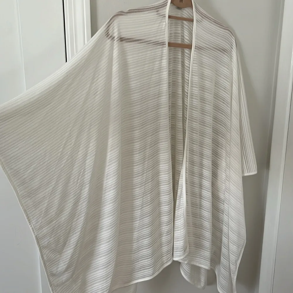 Calvin Klein white lightweight wrap - ONE SIZE - Image 3