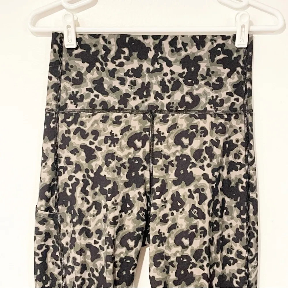 MiracleSuit  Size Large Tortoise Shell Tummy Control Performance Leggings - Image 3