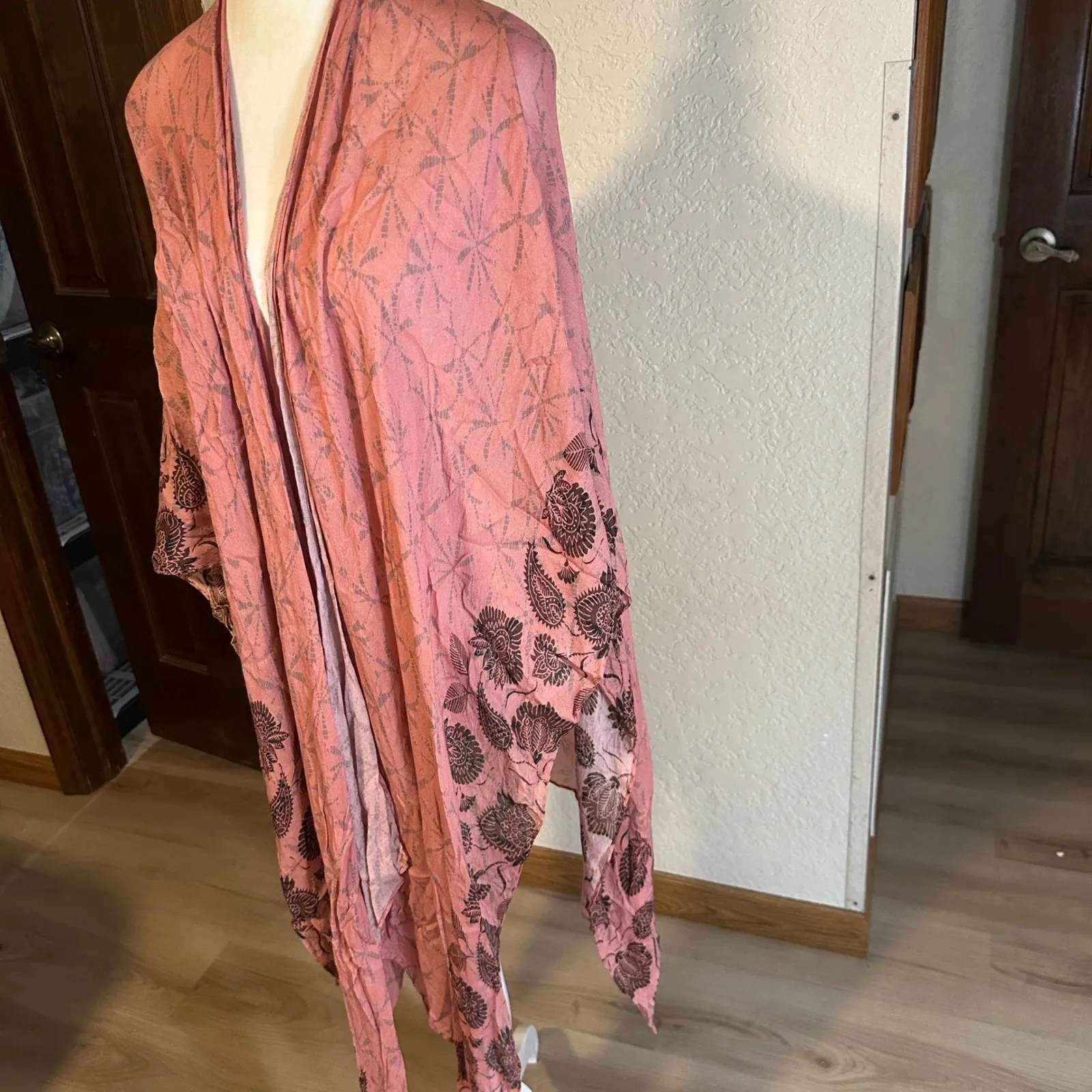 Rebecca Minkoff Pink Paisley Floral Lightweight Sheer Kimono Wrap Scarf - Image 5