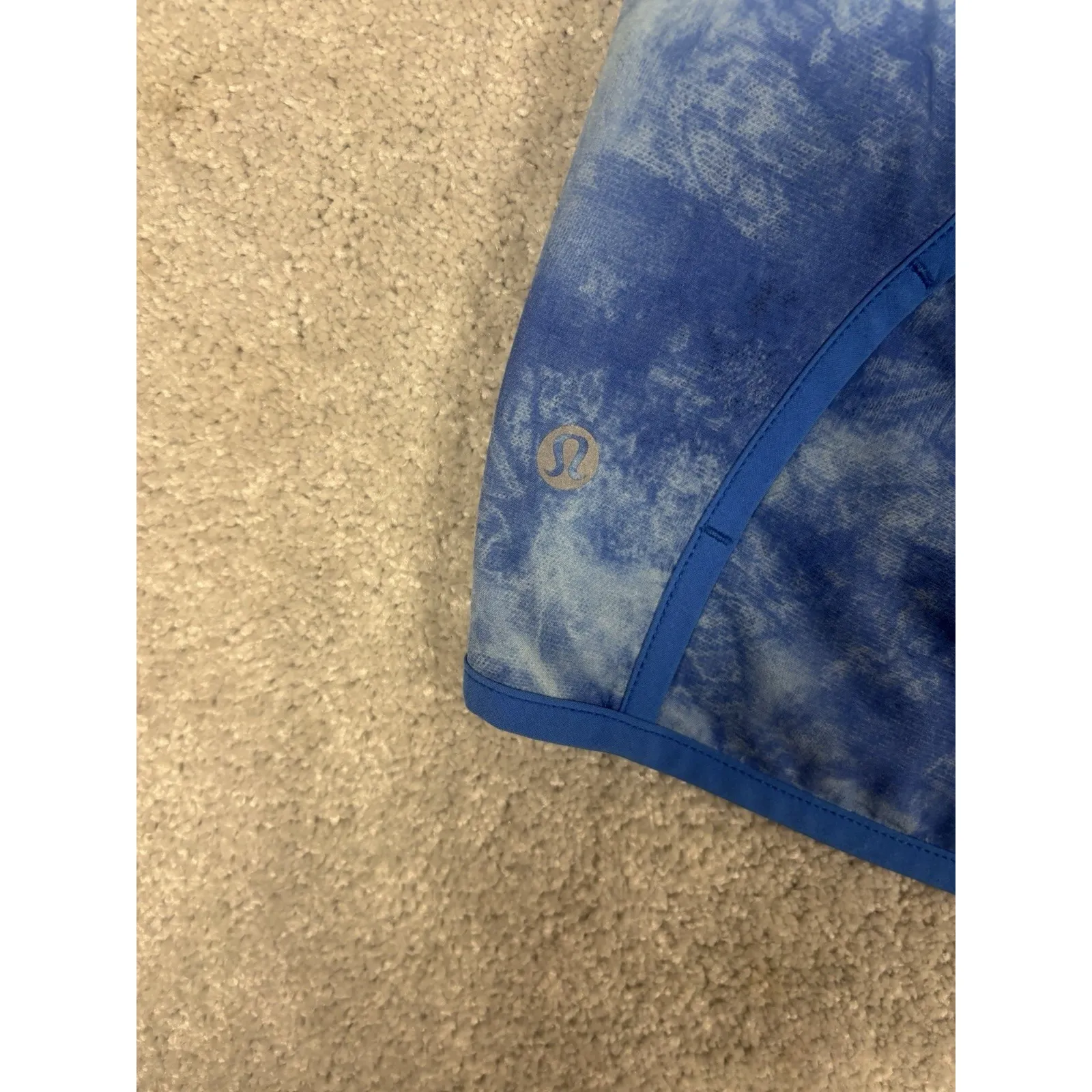 Lululemon Women's Speed Up Shorts Blue Tie Dye Size 8 - Image 4