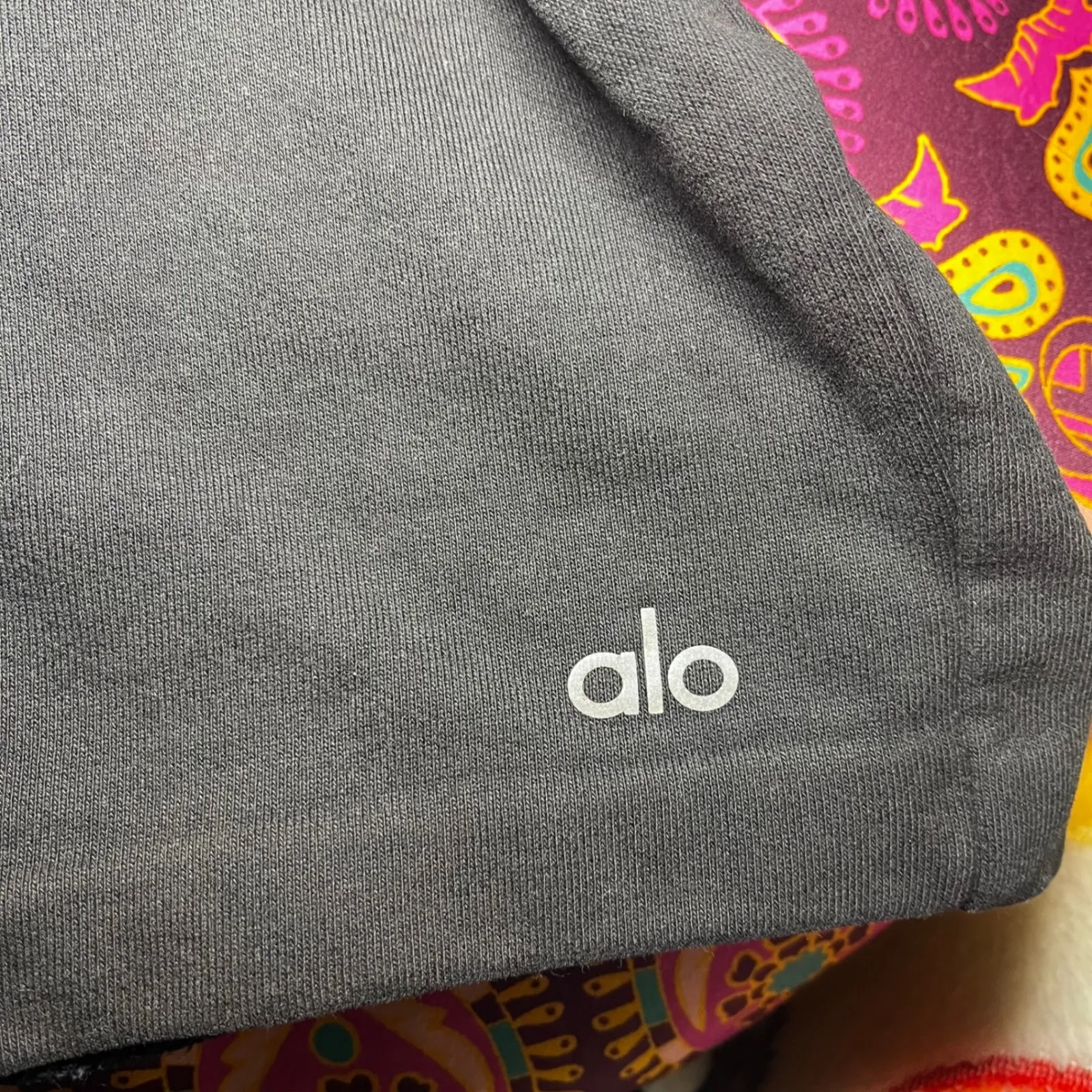 Alo Yoga Black Sweat Shorts Drawstring Pockets Logo Size Small - Image 7