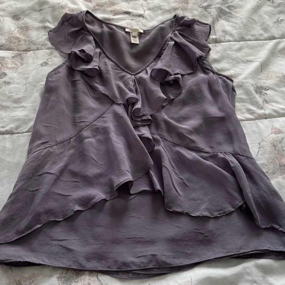 J. Crew 100% silk Ruffled Sleeveless Top in lavender purple, size 4 V-neck boho - Image 5