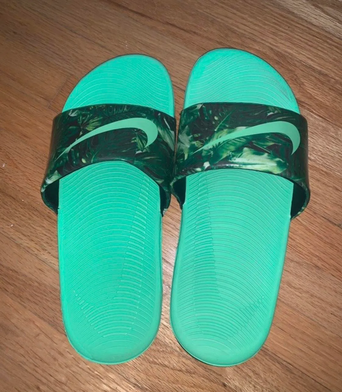 Green camo slides size 4Y - Image 2
