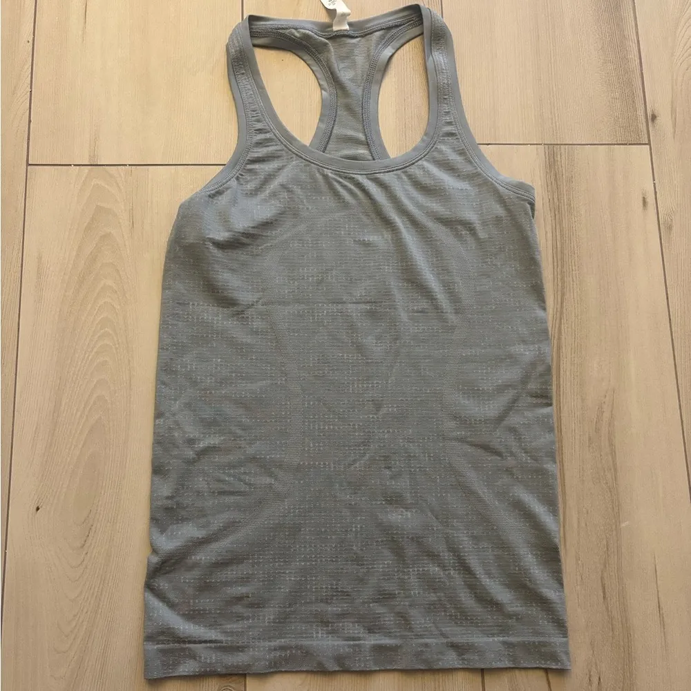 lululemon swiftly tech racerback tank top hip length - Image 2