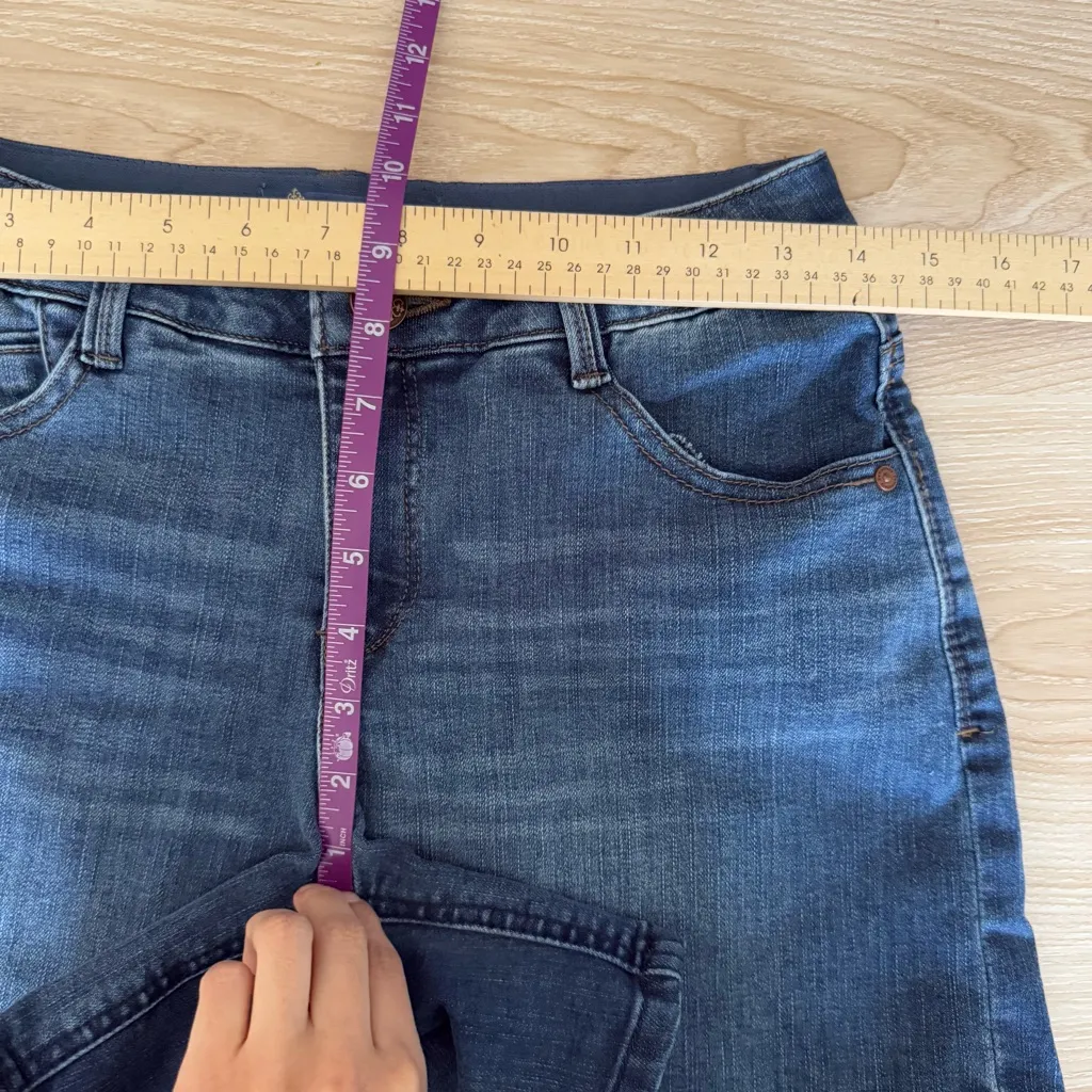 Democracy 4 Ab solution Mid-Rise Shorts Medium Dark Wash Classic Vacation - Image 4