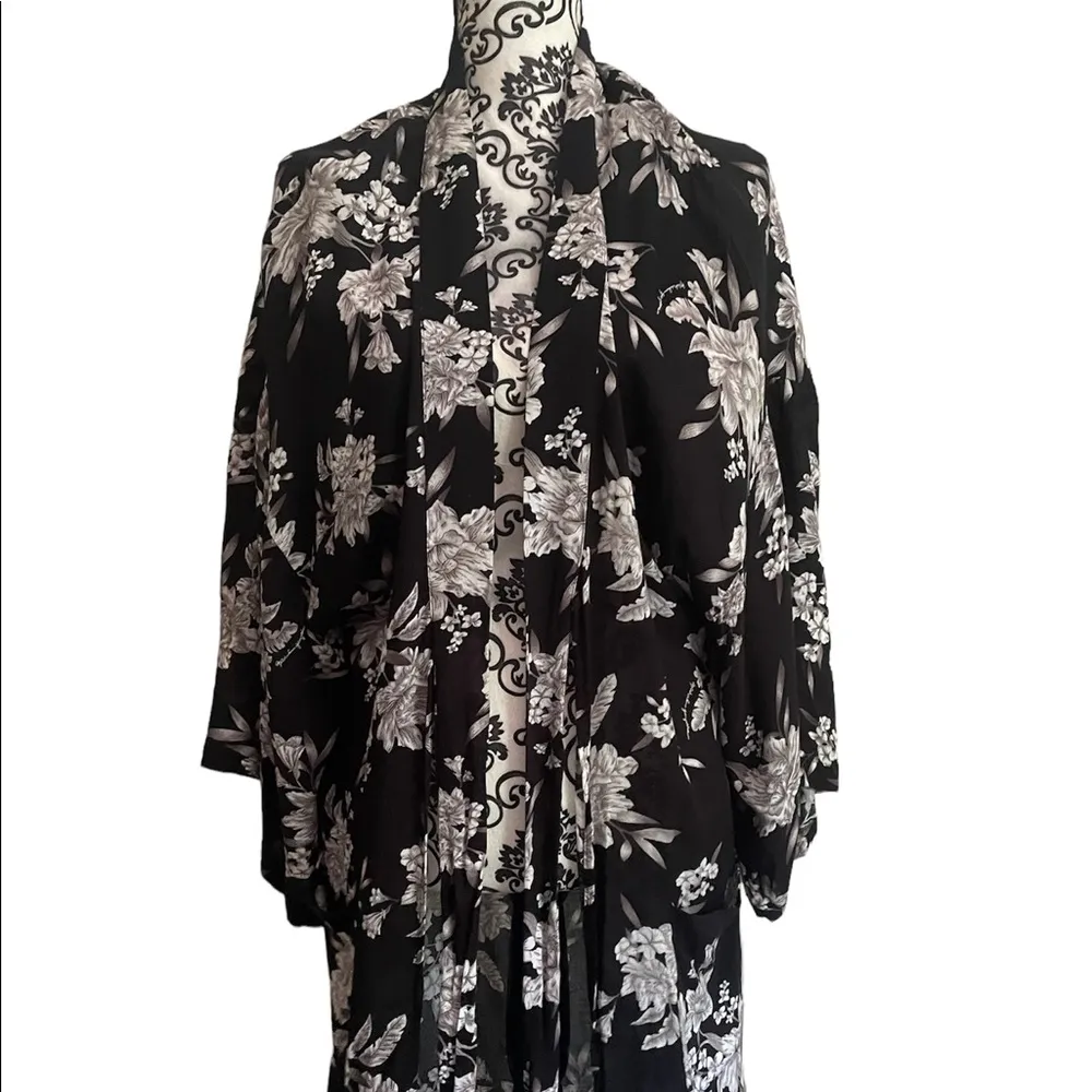 Spiritual Gangster Maya Black and Gray Floral Print Kimono Robe One Size OS. - Image 2