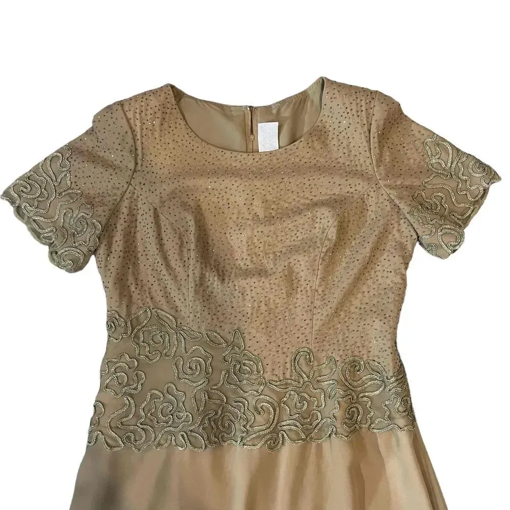 Forever Yours Short Sleeve Embroidered Lace Detail Round Neckline Dress Size 18‎ Gold - Image 2