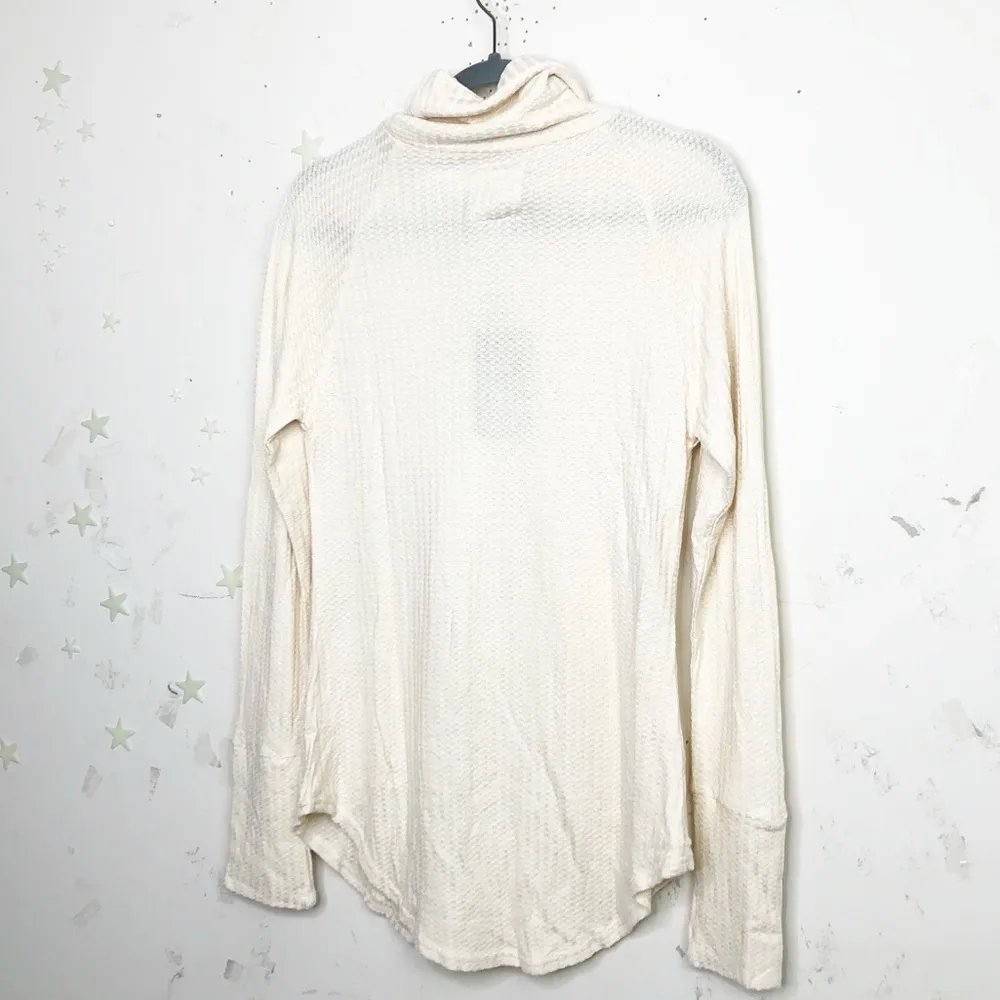 CHASER waffle knit light weight thermal turtleneck tunic. - Image 6