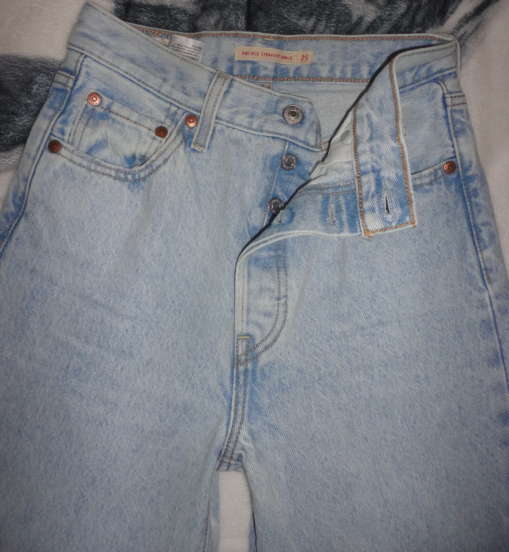 Levi’s Ribcage Straight Ankle Jeans - Image 2