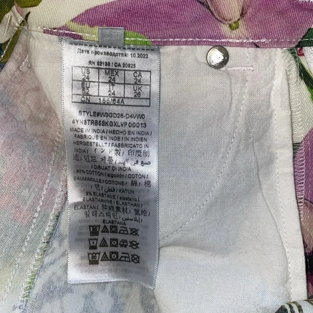 NWT Guess Claudia Shorts Island Fancy - Image 15