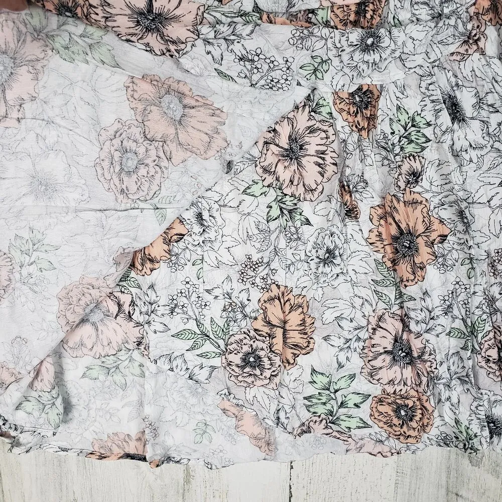 NWT Torrid Crinkle White Floral Cold-Shoulder Top Women's Size 1/1X - Image 3