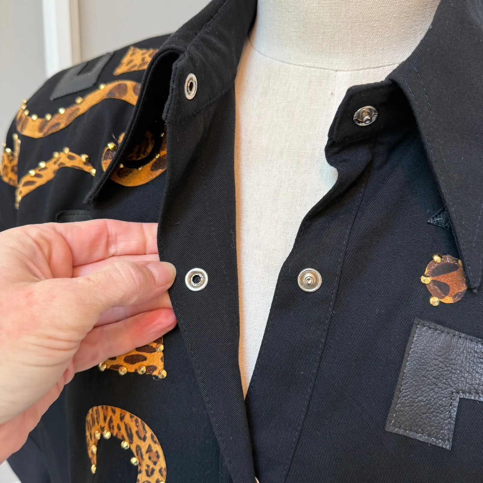 Cache Vtg 80s 90s Statement Leopard Leather Bomber Jacket Embellished Medium - Image 4